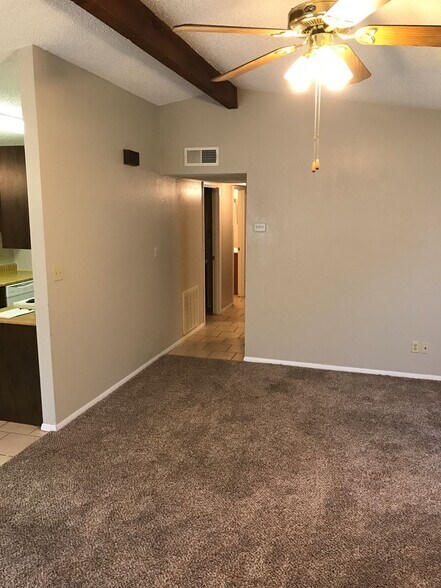 Building Photo - 830 Hardy Springs Cir