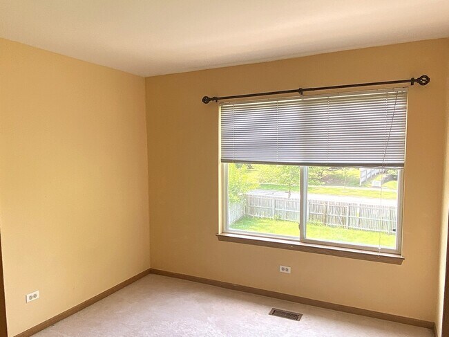 Building Photo - 779 Wildflower Cir