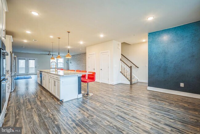 Building Photo - 44764 Tiverton Sq