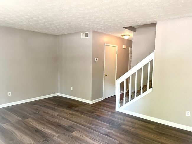 Building Photo - Welcome to this charming 2-bedroom, 2-bath...