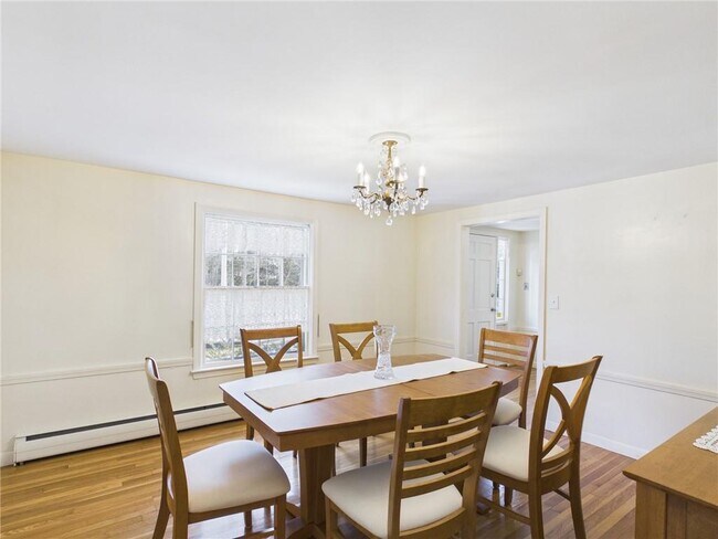 Building Photo - 449 Love Ln