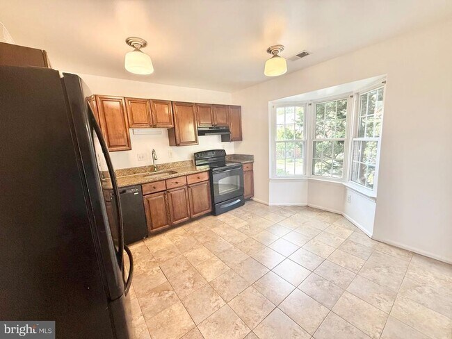 Building Photo - 8594 Enochs Dr