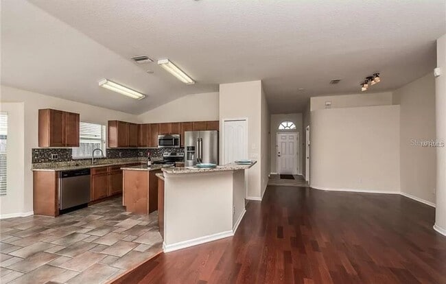 Building Photo - 1442 Lake Shore Ranch Dr