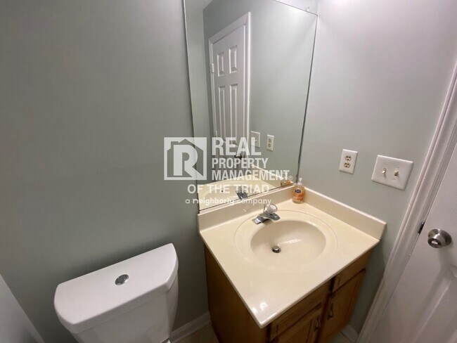 Building Photo - Two Bed / Two Bath Condo near Urban Loop