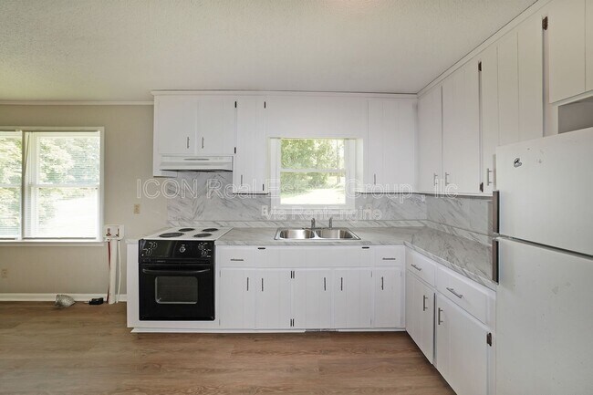 Building Photo - 251 Hog Farm Cir