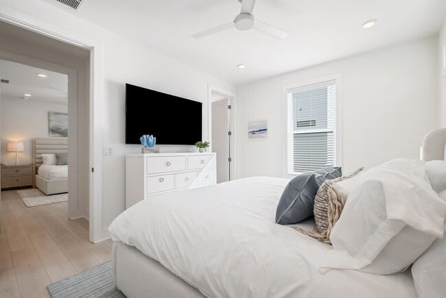 Building Photo - 31 Sarah St