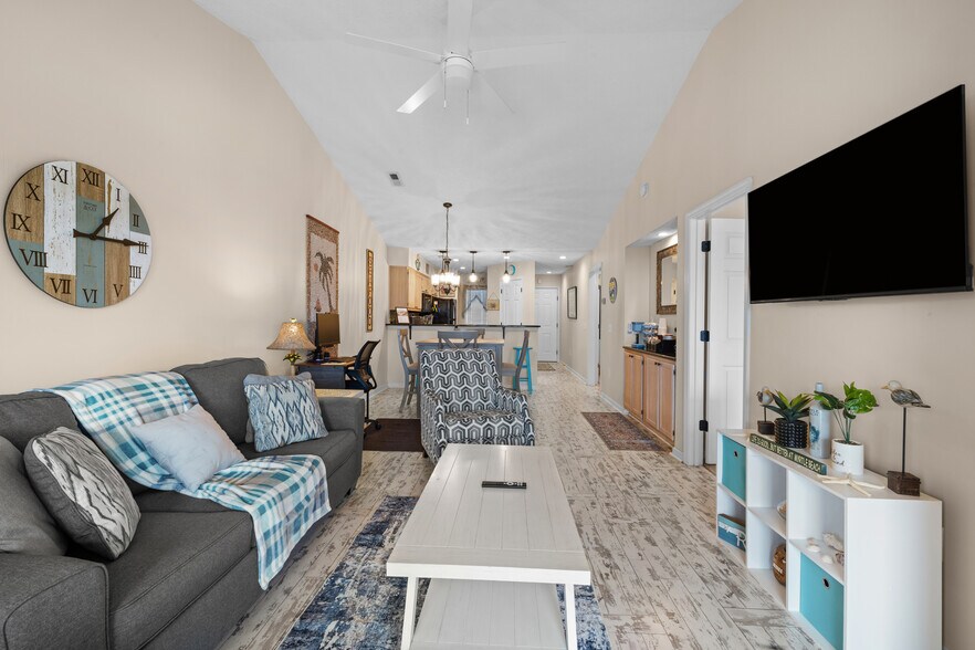 Building Photo - 557 White River Dr