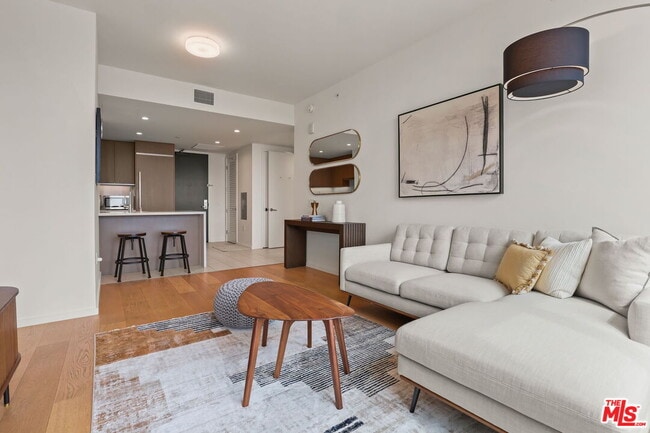 Building Photo - 889 Francisco St