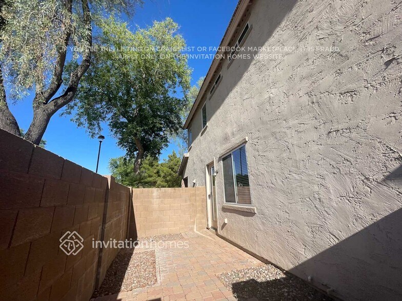 Building Photo - 2080 S Pheasant Dr