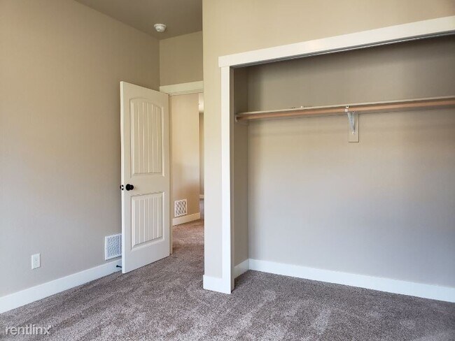Building Photo - 4 br, 3.5 bath House - 875 Redemption Pt