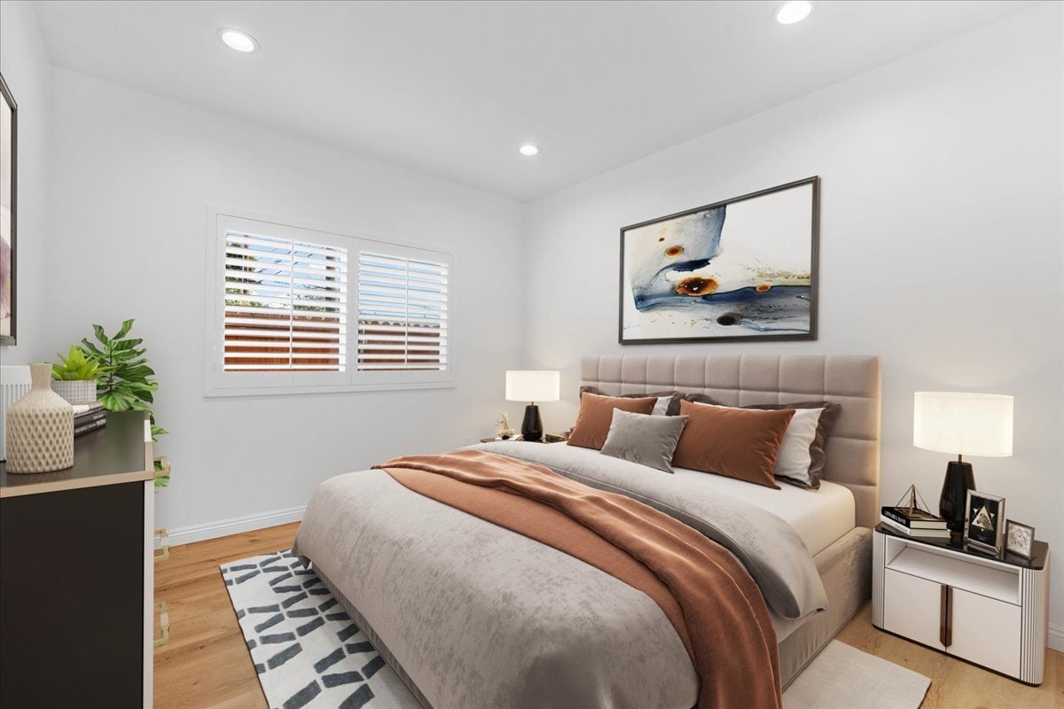 Primary & en suite bath & walk-in closet - 408 W Walnut Ave