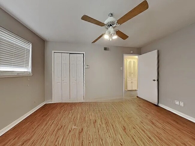 Building Photo - 726 Silverstone Dr