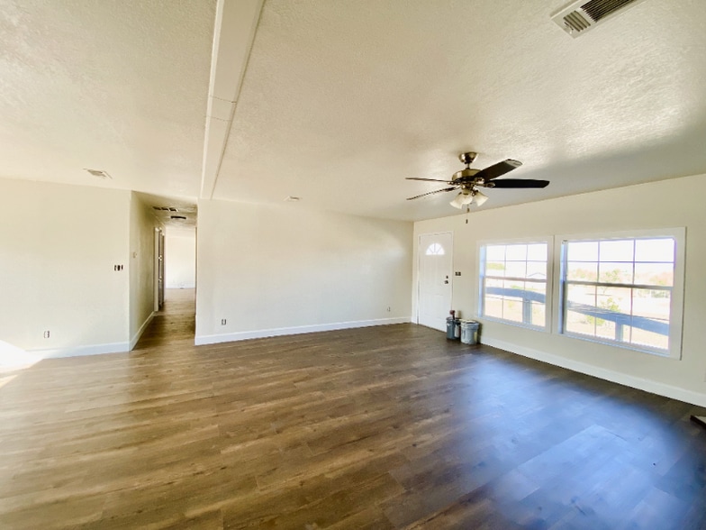 Building Photo - 415 Mostyn Ln