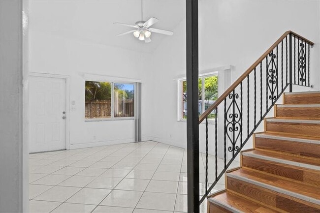 Building Photo - 5410 SW 43rd Terrace
