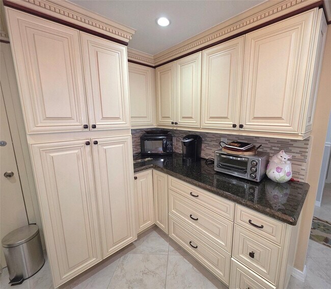 Building Photo - 4020 Galt Ocean Dr