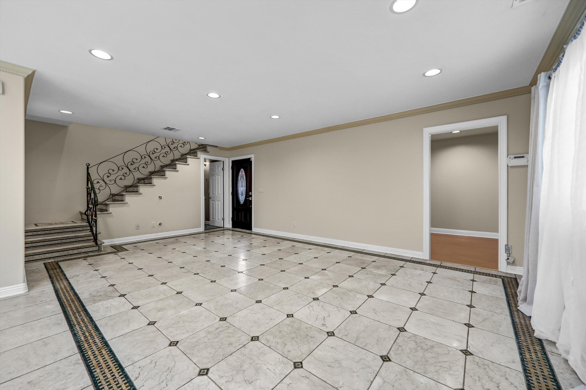 Building Photo - 4421 Prospect Ave
