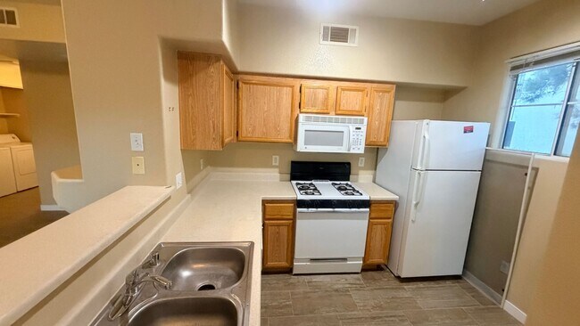 Building Photo - 9050 W Warm Springs Rd