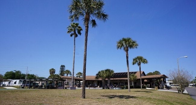 Primary Photo - Lakeland Junction