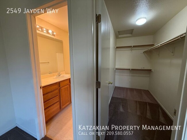 Building Photo - Single-Story 3-Bedroom 2-Bath North Stockt...