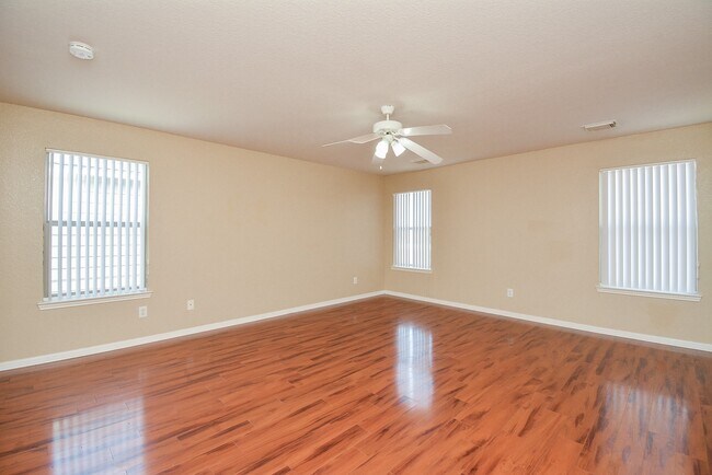 Building Photo - 15426 Lynford Crest Dr