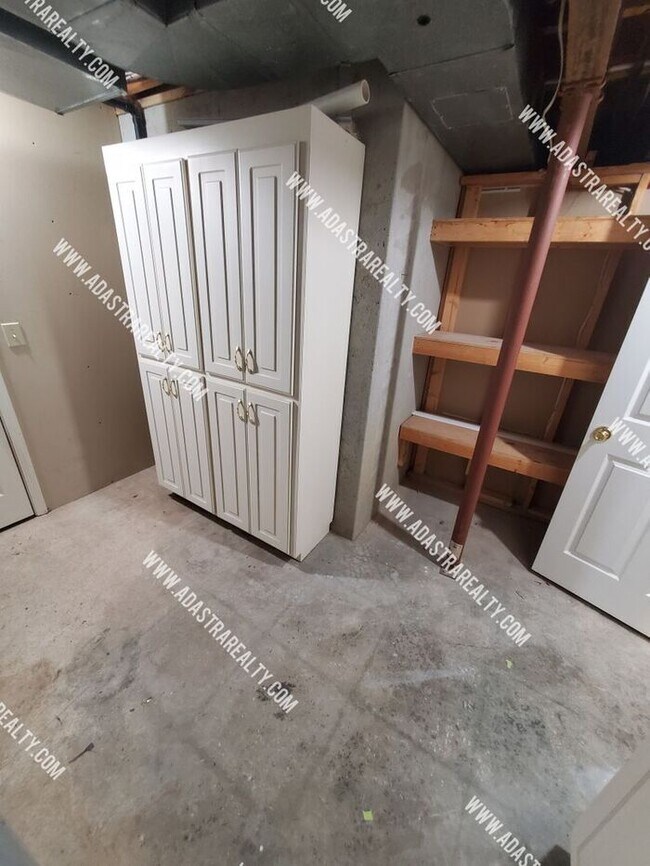Building Photo - Gorgeous Blue Valley Home-Available NOW!!