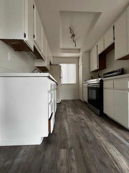 Building Photo - 6516 College Grove Dr