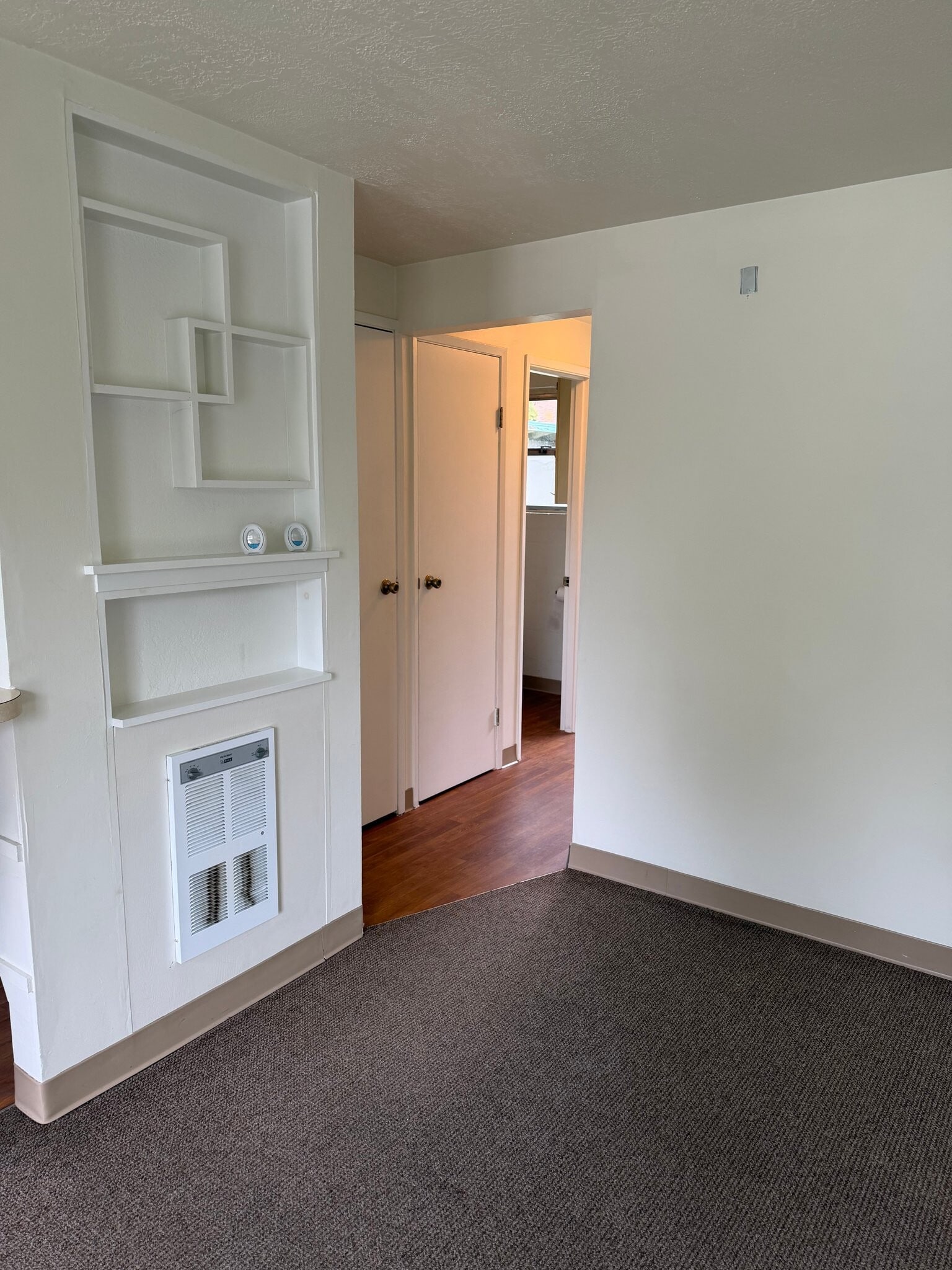 Building Photo - 100 Logan Ave S