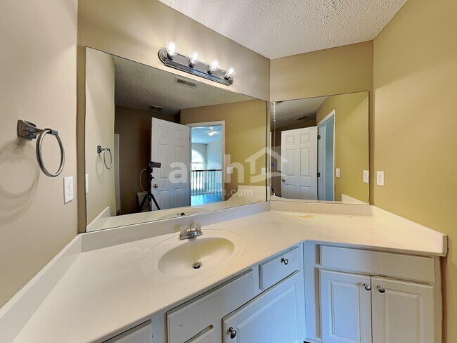 Building Photo - 812 Andora Way SW