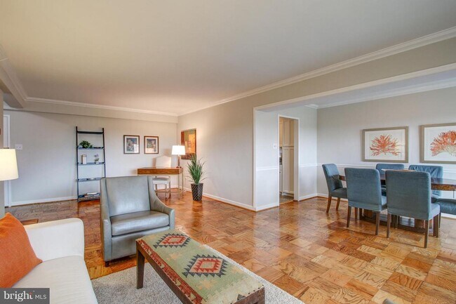 Building Photo - Wesley Heights Two Bedroom, Two Baths, Furnished or Unfurnished!