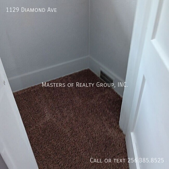 Building Photo - 1129 Diamond Ave