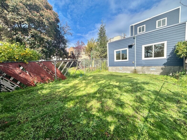 Building Photo - 1381 Revere Ave
