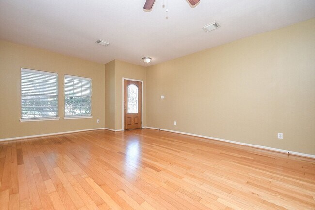 Building Photo - 402 New Hope Ln