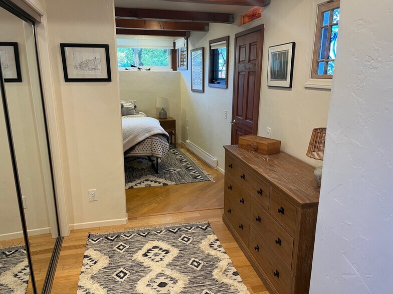 Dressing Area - 3026 Valevista Trl