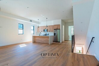 Building Photo - 10847 Morrison St