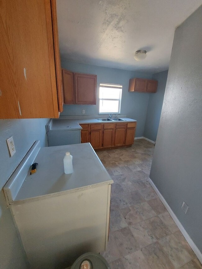 Building Photo - Spacious 3BD