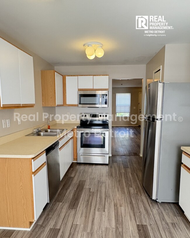 Building Photo - COZY CONDO LIVING