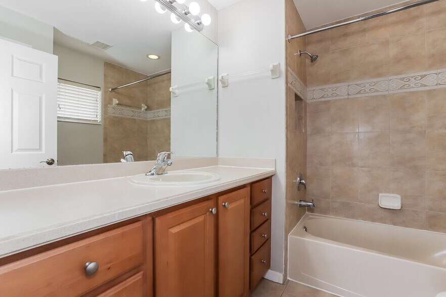 Building Photo - 11432 52nd Ct E