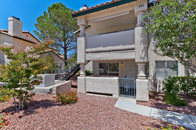 Building Photo - 1ST FLOOR CONDO CLOSE TO SUMMERLIN