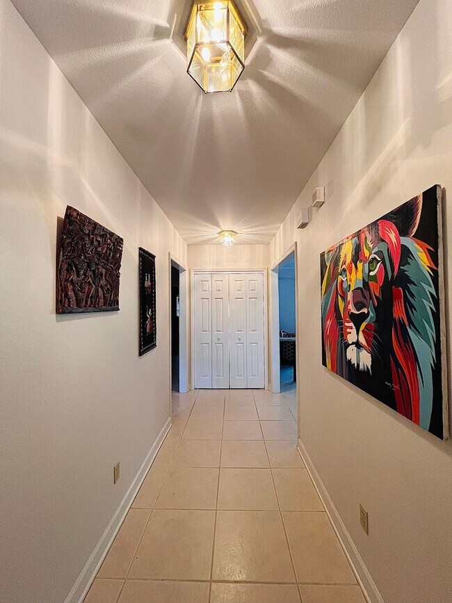 Building Photo - Fabulous 3 Bed/2 Bath with 2 car garage home