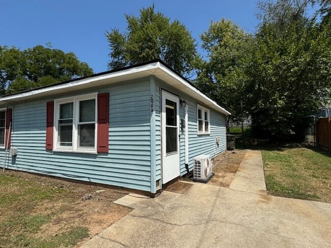 Building Photo - Tri-Plex - in Downtown Greer - 1 bedroom, ...