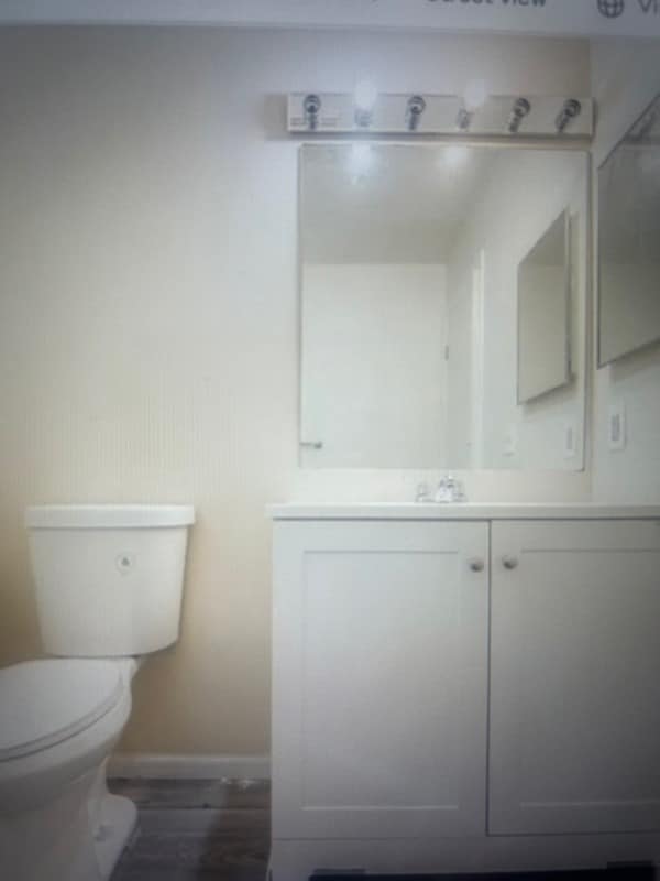 Building Photo - 569 E 101st St