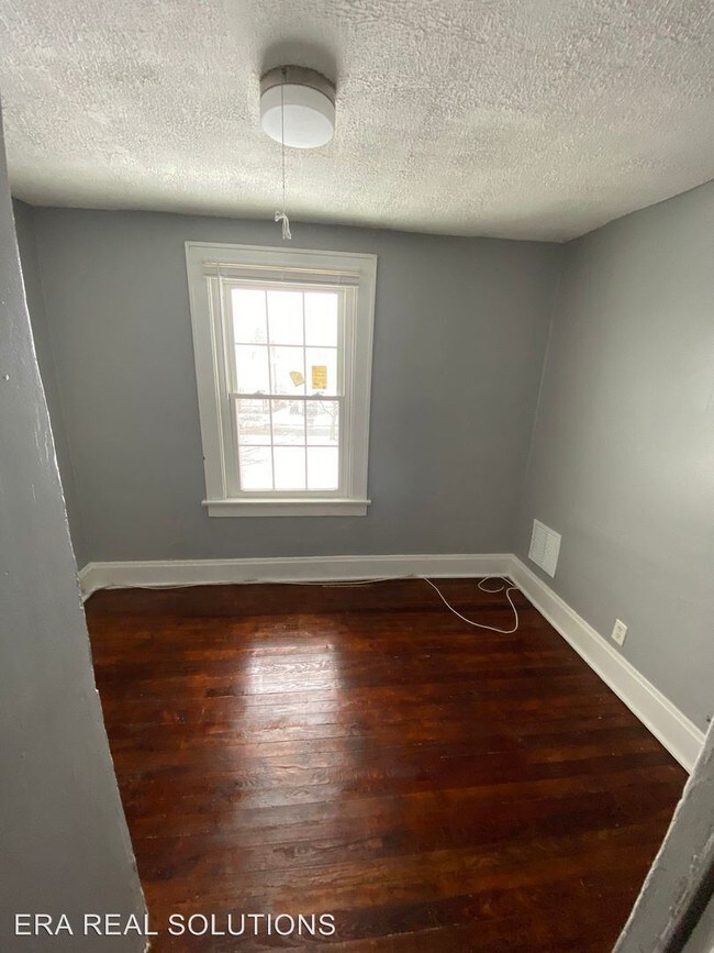 Building Photo - 3 br, 1 bath House - 151 S. Burgess Ave.