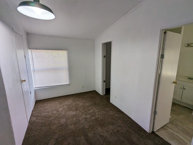 Building Photo - 103 Cardinal Ln