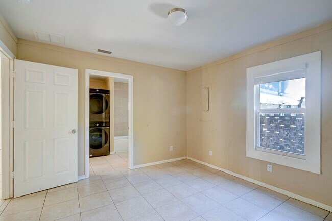Building Photo - 1204 Easter Ave