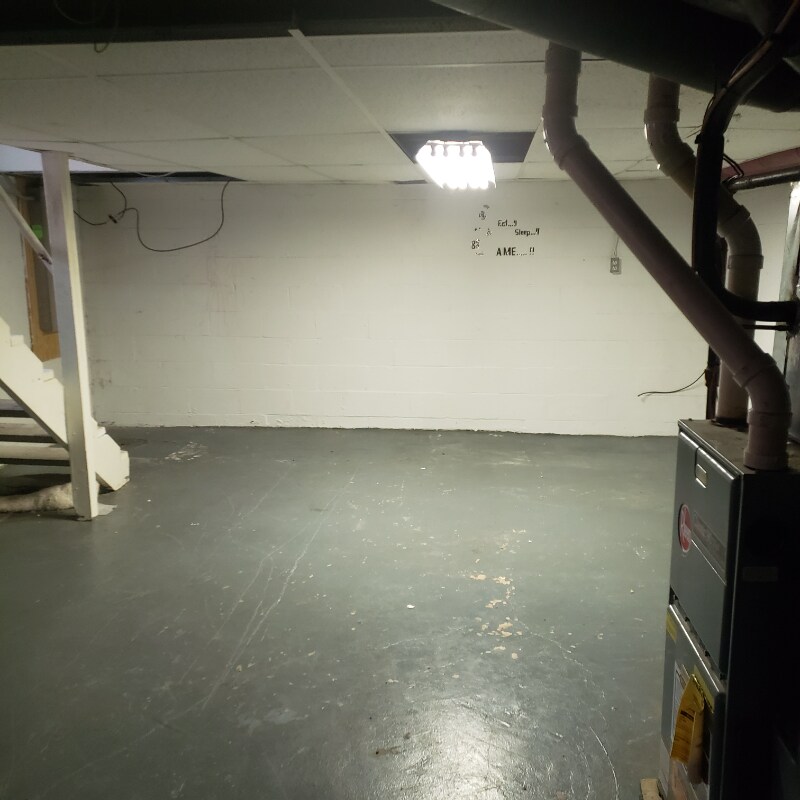 Building Photo - 11 W McNutt St