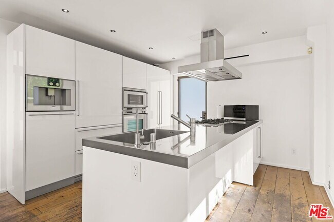 Building Photo - 1719 Appian Wy