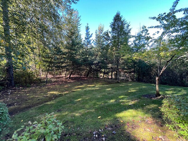 Building Photo - Private Ground Floor 1 Bed 1 Bath Hillsbor...