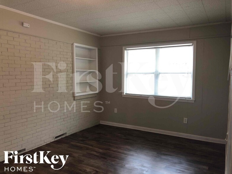 Building Photo - 901 Elizabeth Dr