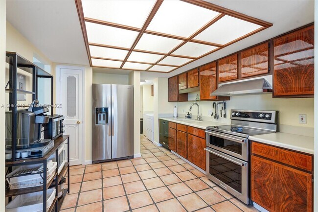 Building Photo - 2200 S Ocean Ln