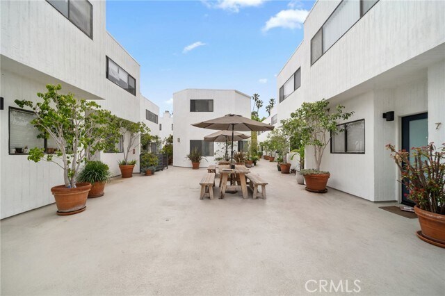 Building Photo - 2500 Abbot Kinney Blvd
